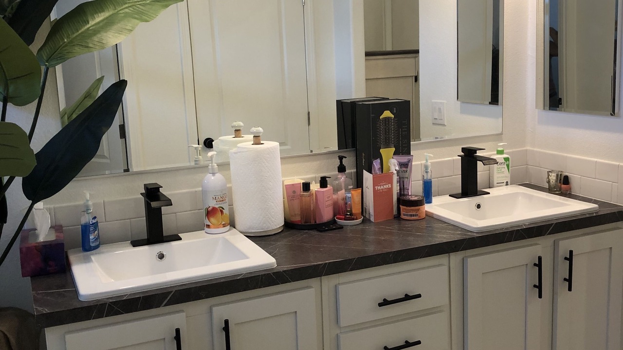 Photo of Bathroom in The Legends