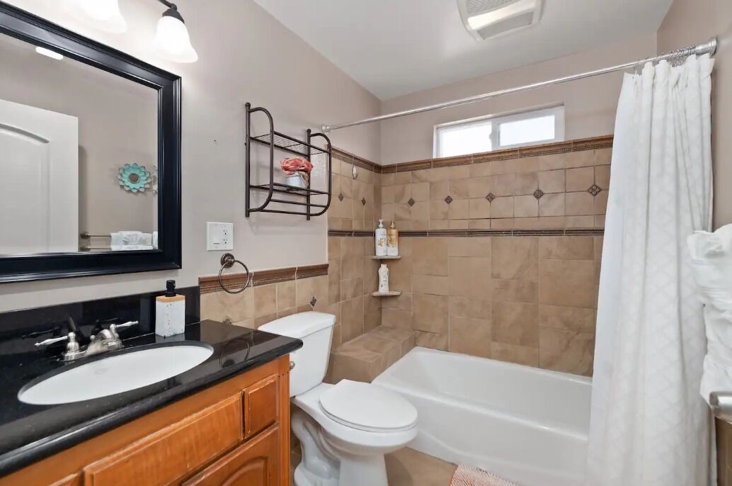 Photo of Bathroom in Lamanda Park