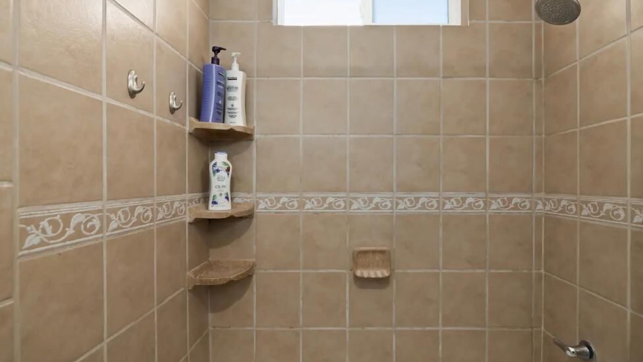 Photo of Bathroom in Lamanda Park