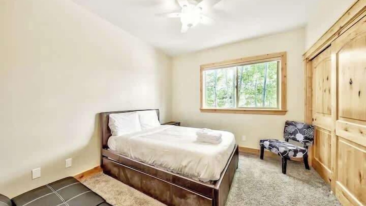 Photo of Bedroom in Mountain View Estates