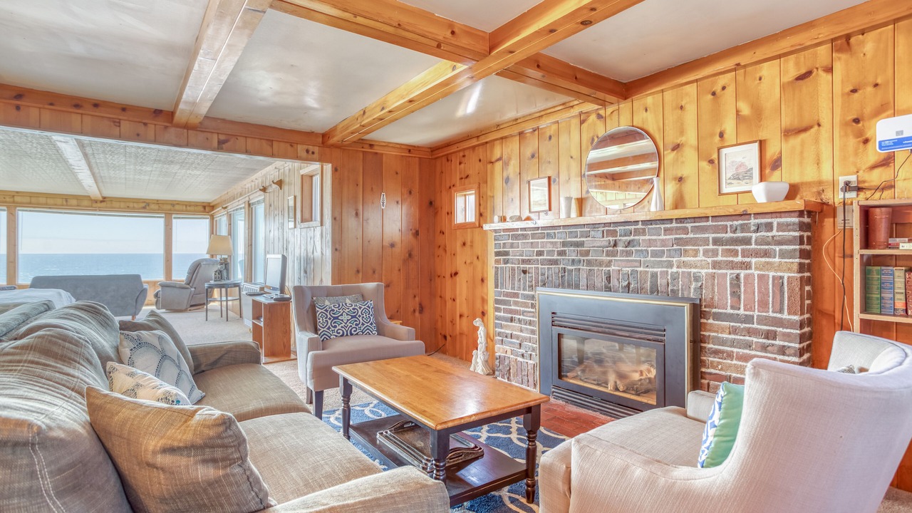 Photo of Livingroom in Roads End