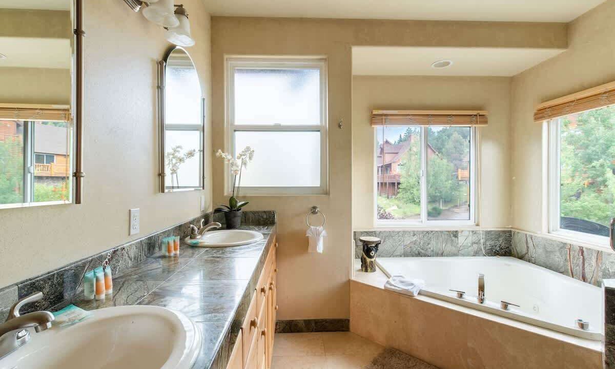 Photo of Bathroom in Castle Glen Estates