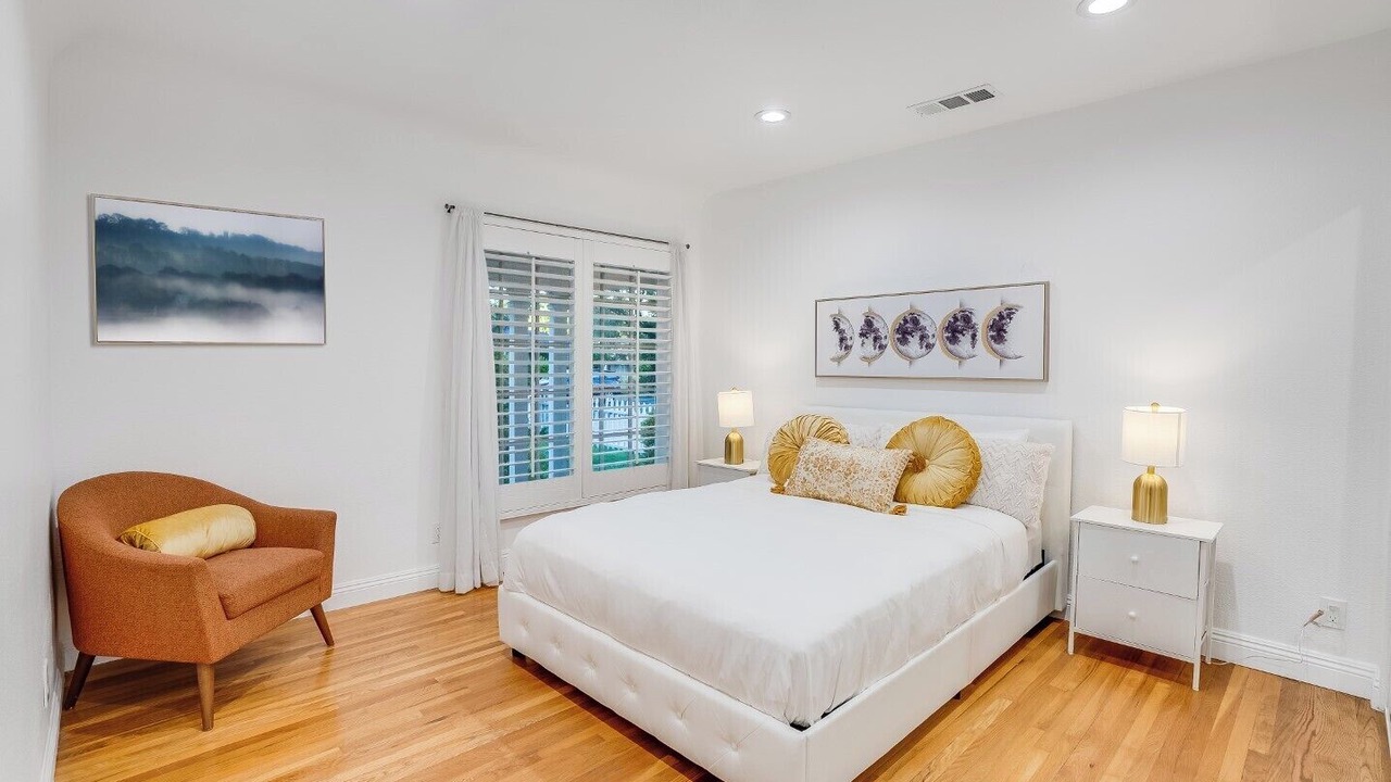 Photo of Bedroom in Valley Village