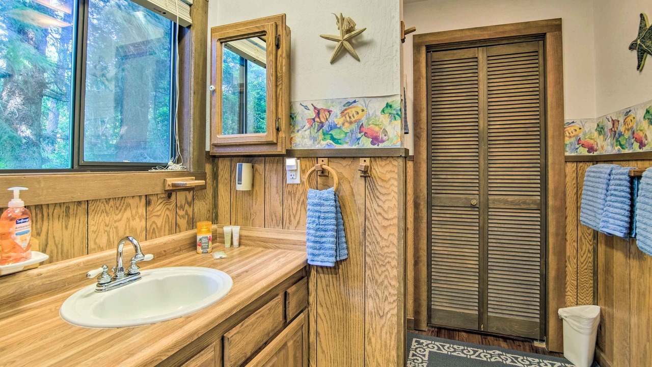Photo of Bathroom in Coos Bay