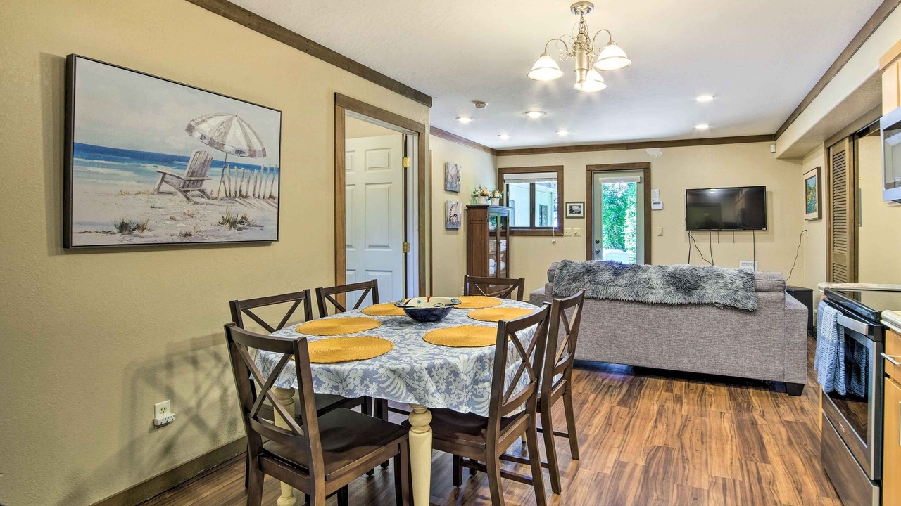 Photo of Livingroom in Coos Bay