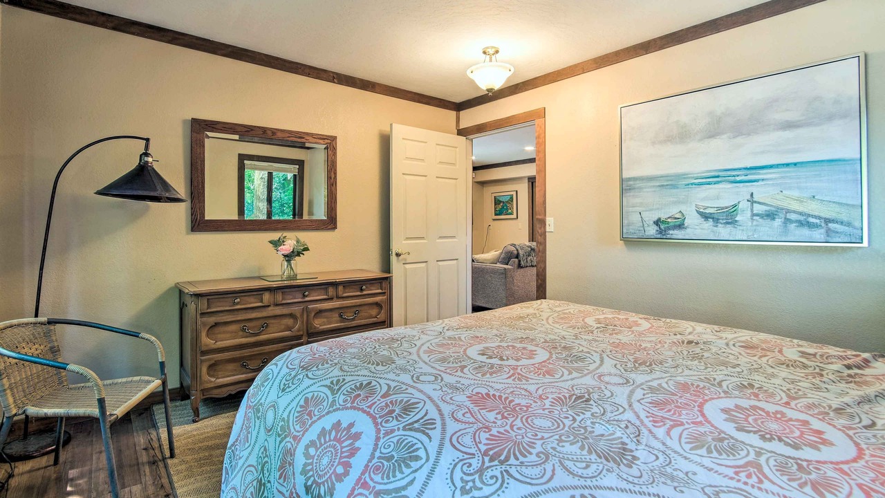 Photo of Bedroom in Coos Bay