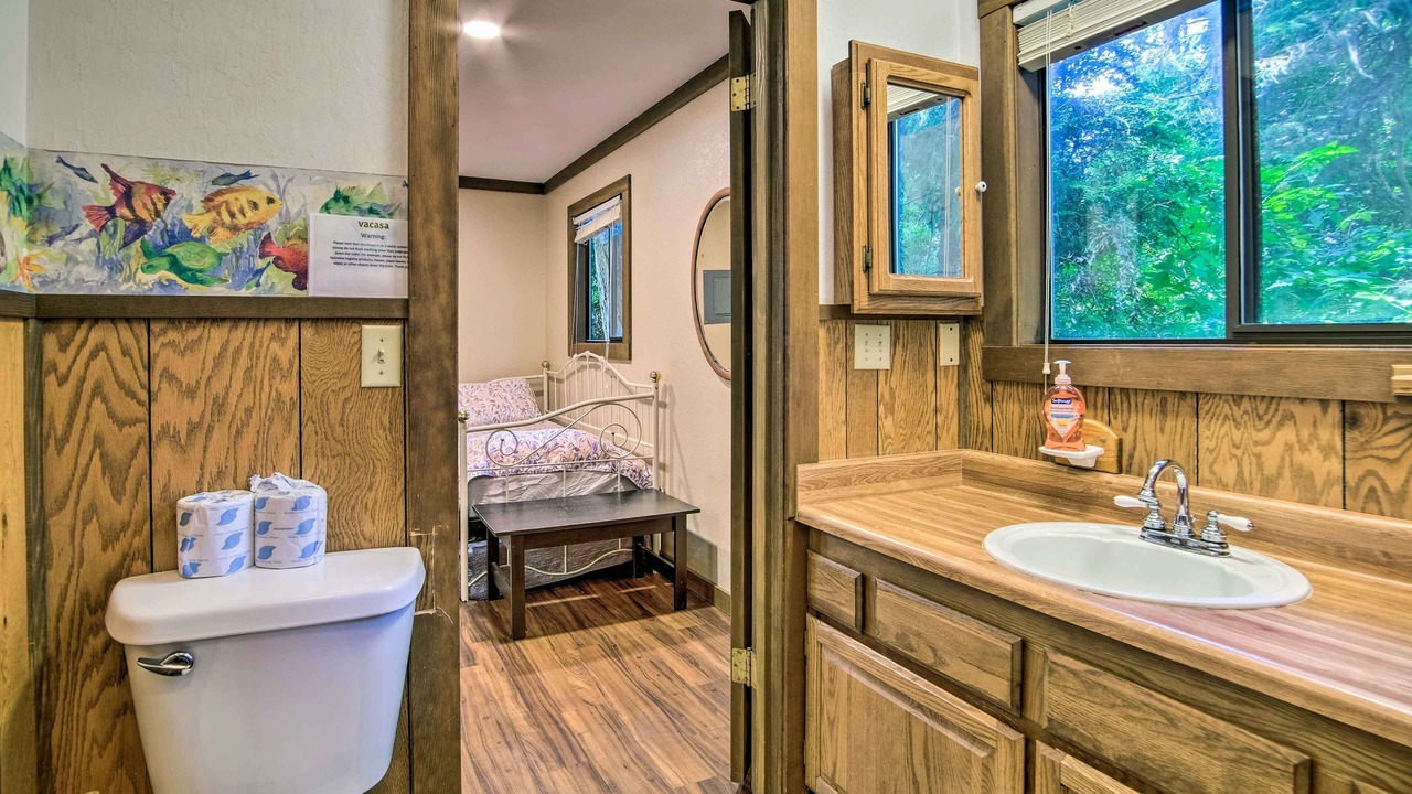 Photo of Bathroom in Coos Bay