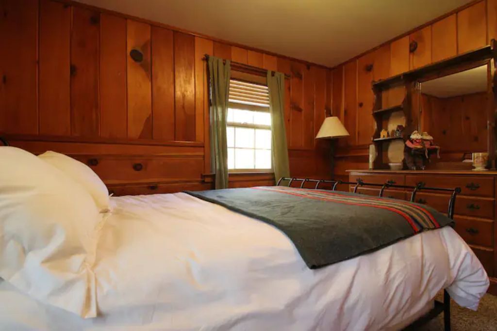 Photo of Bedroom in Idyllwild