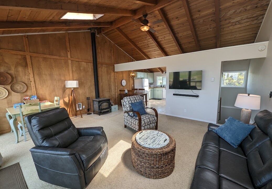Photo of Livingroom in Cohassett Beach