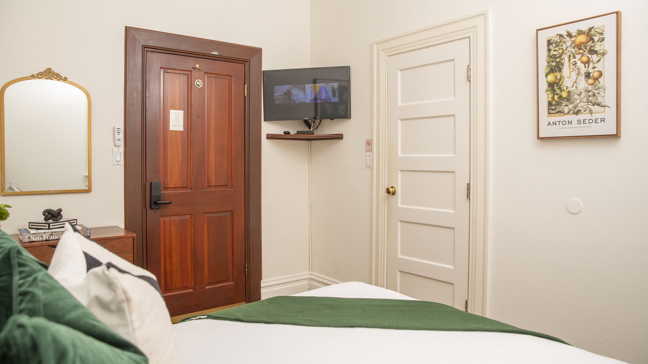Photo of Bedroom in Telegraph Hill