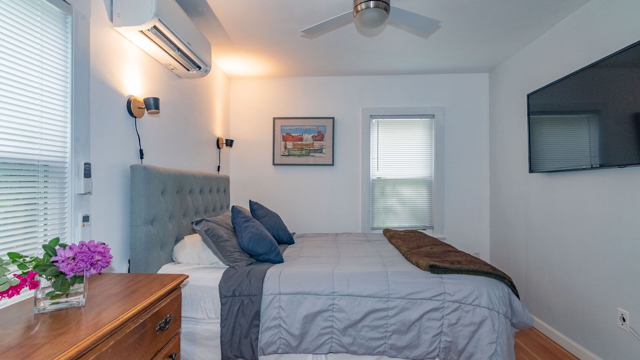 Photo of Bedroom in Siskiyou-Hargadine Historic District