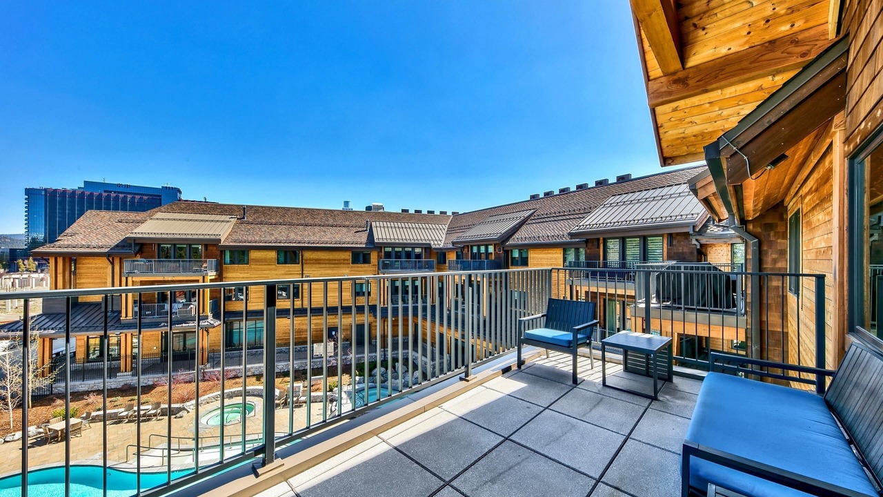 Photo of Patio Balcony in Lakeside Park