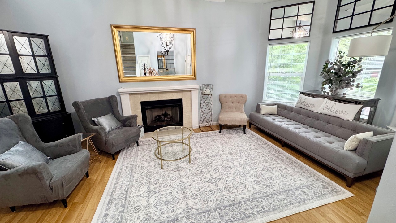 Photo of Livingroom in Hillsboro