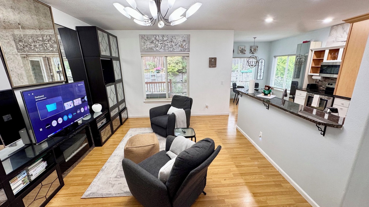 Photo of Livingroom in Hillsboro