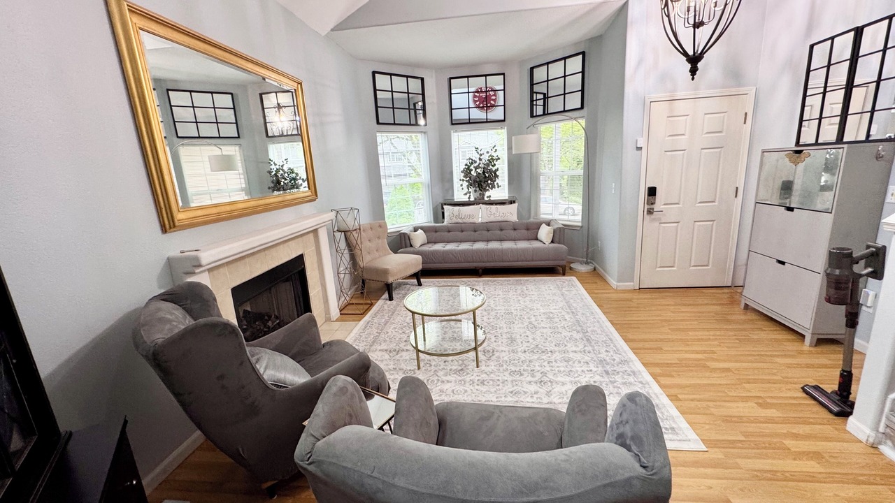 Photo of Livingroom in Hillsboro
