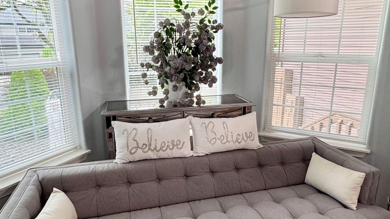 Photo of Livingroom in Hillsboro