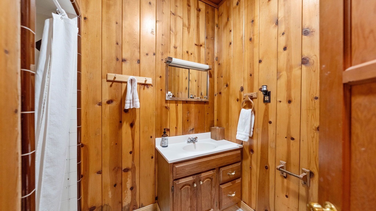 Photo of Bathroom in Idyllwild