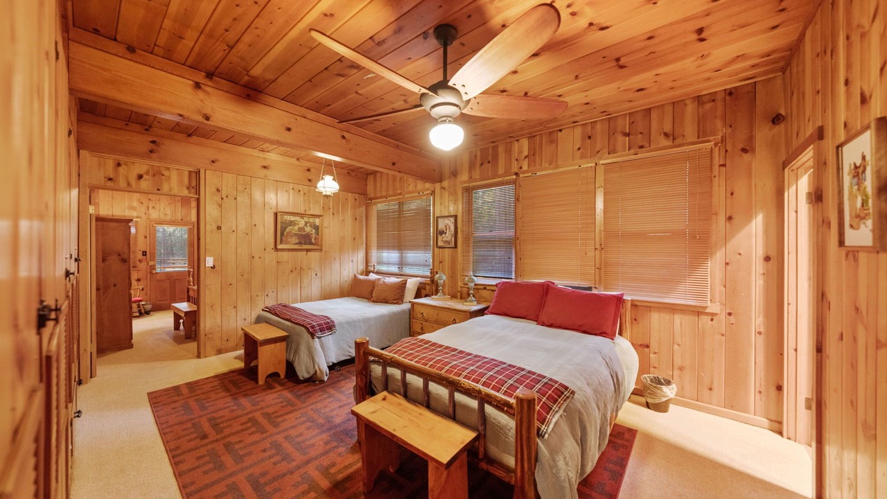 Photo of Bedroom in Idyllwild