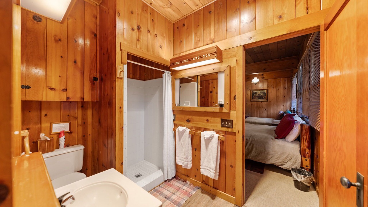 Photo of Bathroom in Idyllwild