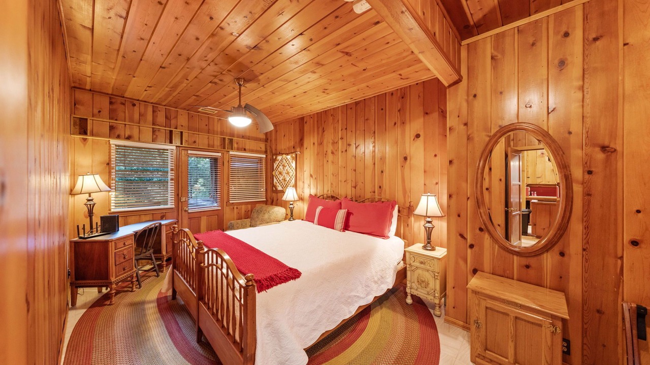 Photo of Bedroom in Idyllwild