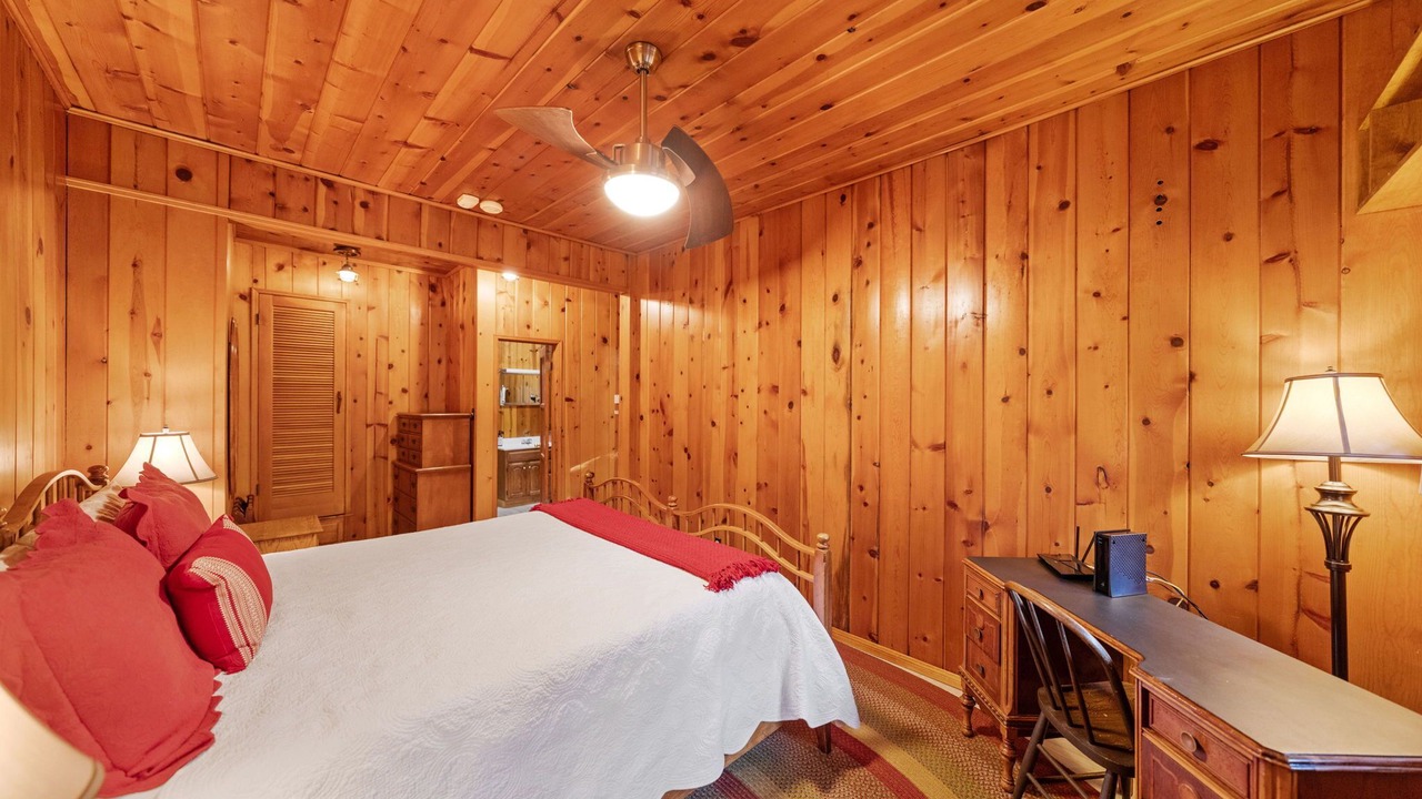 Photo of Bedroom in Idyllwild