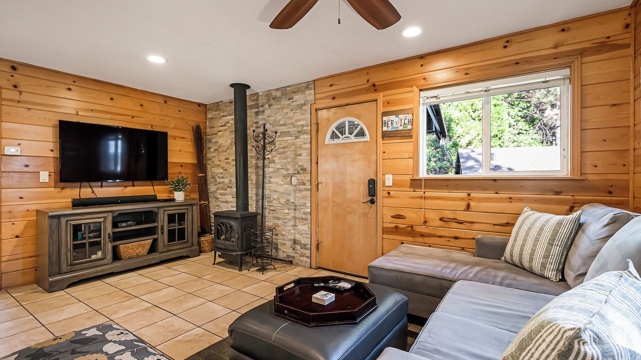 Photo of Livingroom in Peninsula Village