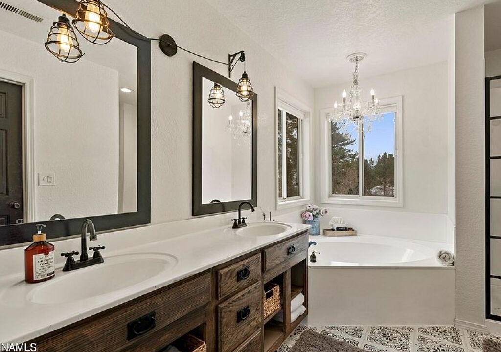 Photo of Bathroom in Shadow Mountain