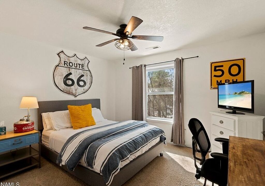 Photo of Bedroom in Shadow Mountain