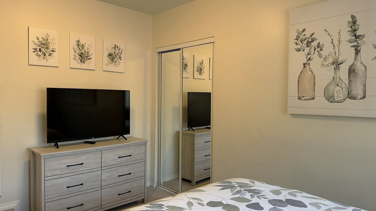 Photo of Bedroom in Granada Hills South