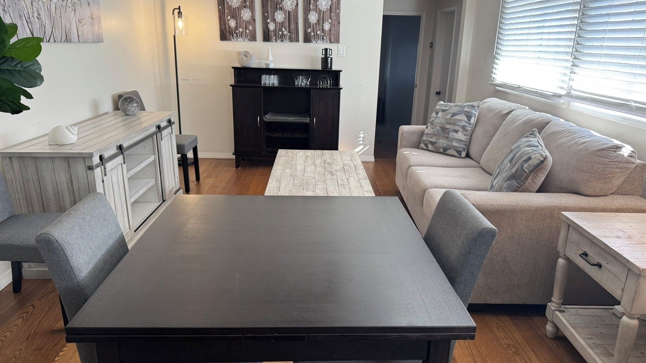 Photo of Livingroom in Granada Hills South