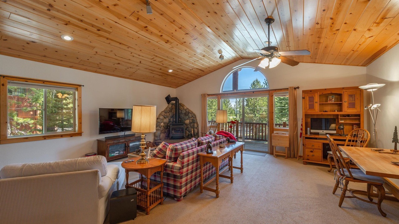 Photo of Livingroom in Truckee