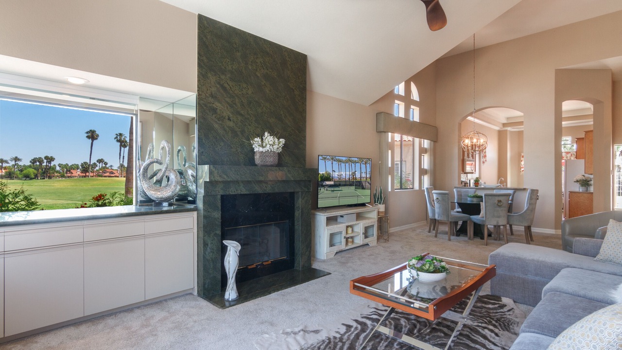 Photo of Livingroom in Palm Desert