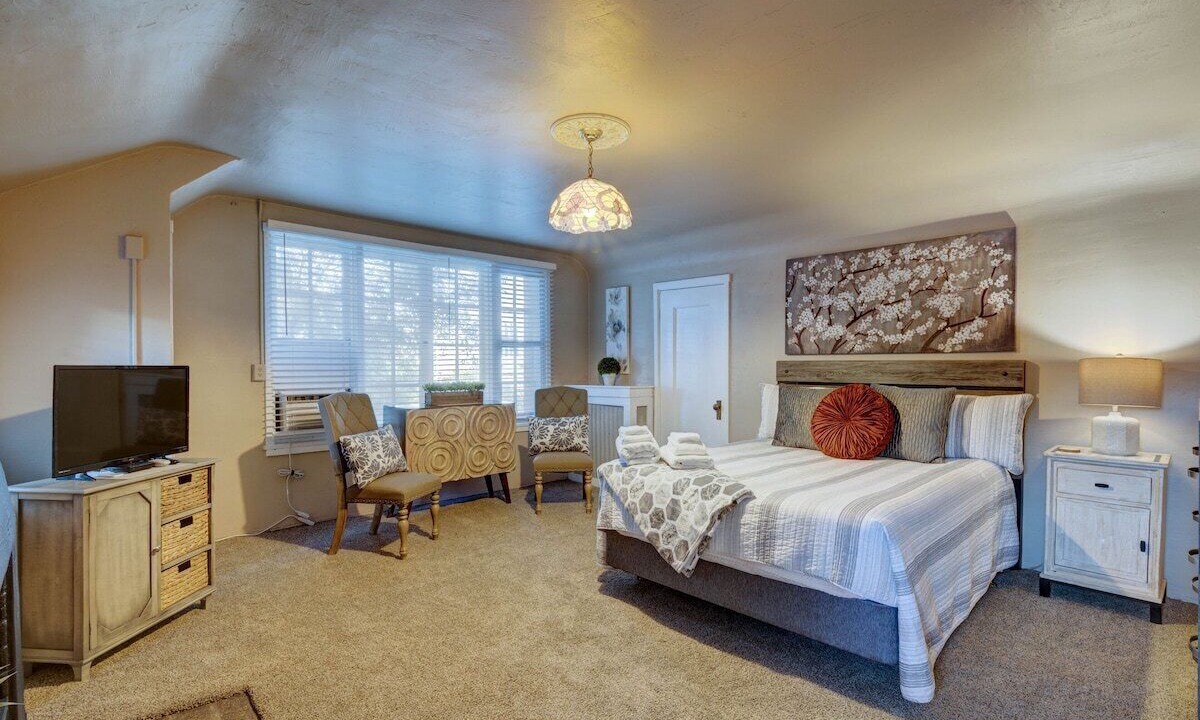 Photo of Livingroom in West University