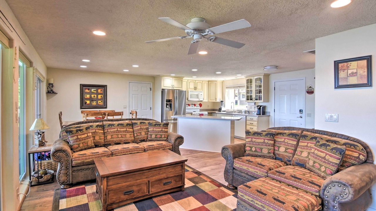 Photo of Livingroom in Wasco County