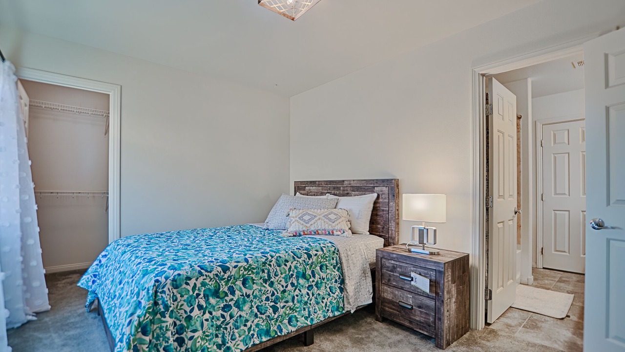 Photo of Bedroom in Enterprise
