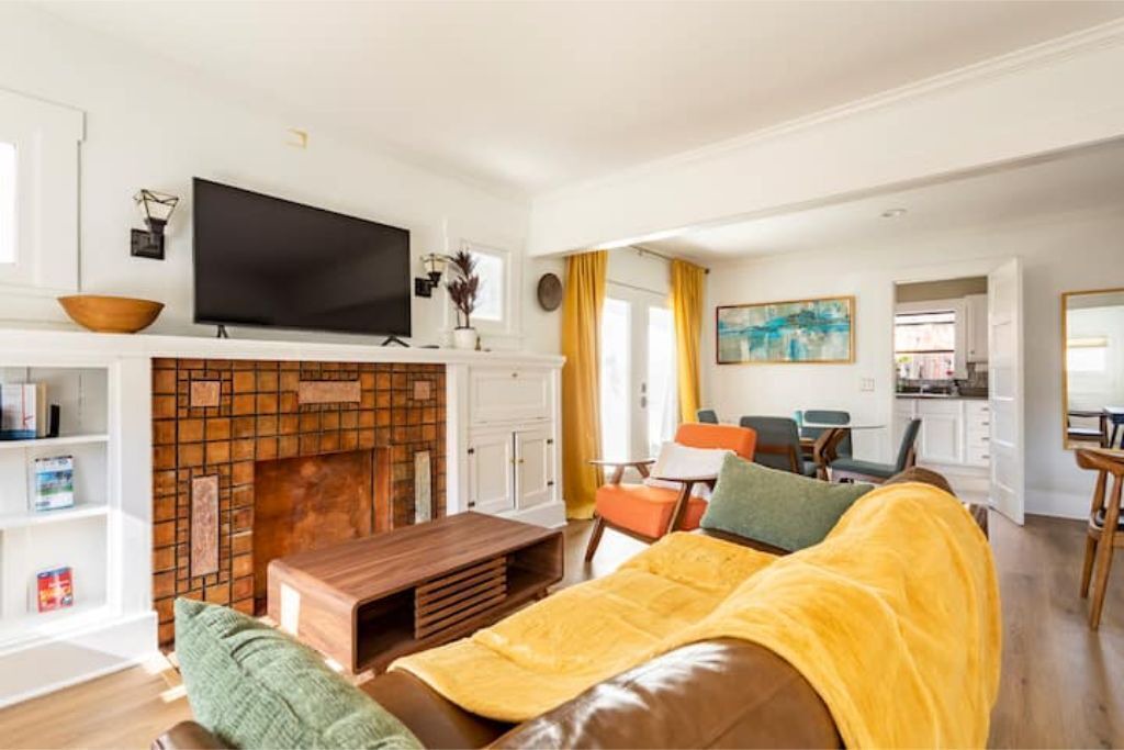 Photo of Livingroom in Sierra Madre