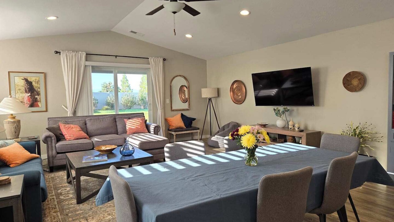 Photo of Livingroom in Eagle Point