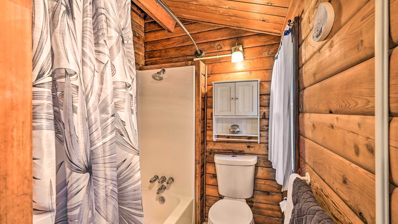 Photo of Bathroom in Sekiu