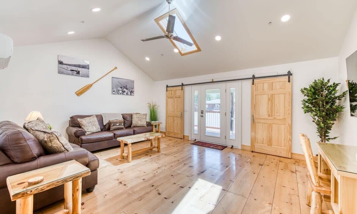 Photo of Livingroom in Bass Lake