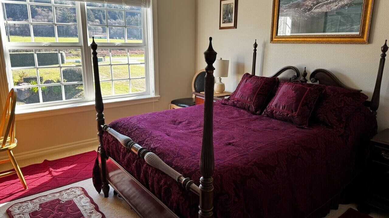 Photo of Bedroom in Smith River