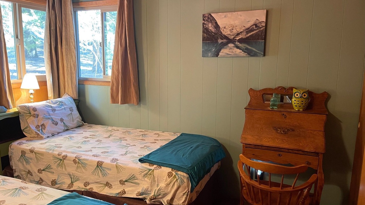 Photo of Bedroom in Running Springs