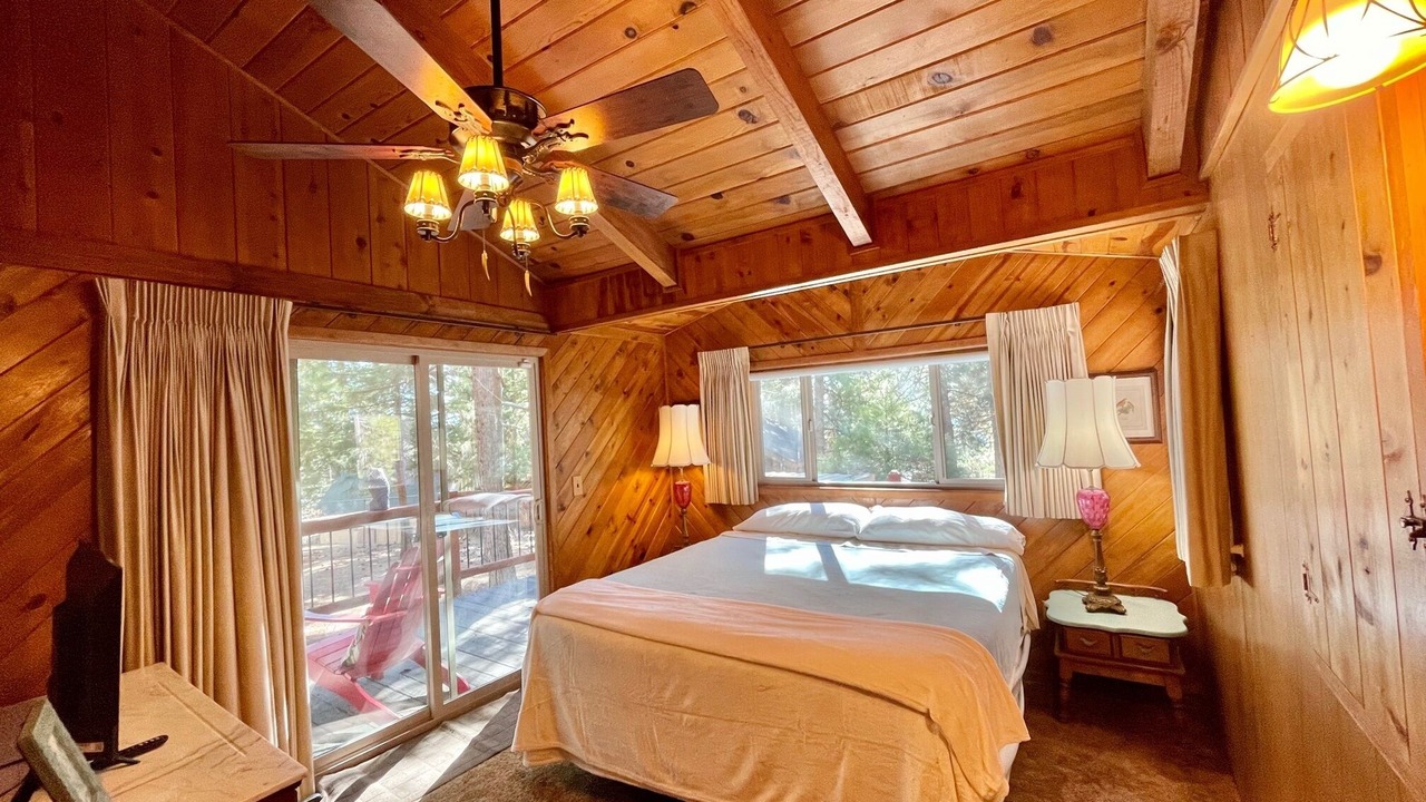 Photo of Bedroom in Running Springs