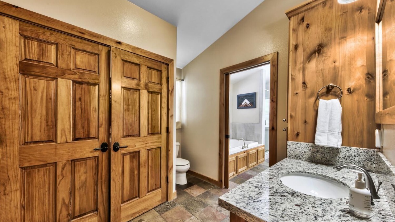 Photo of Bathroom in Pioneer Trail