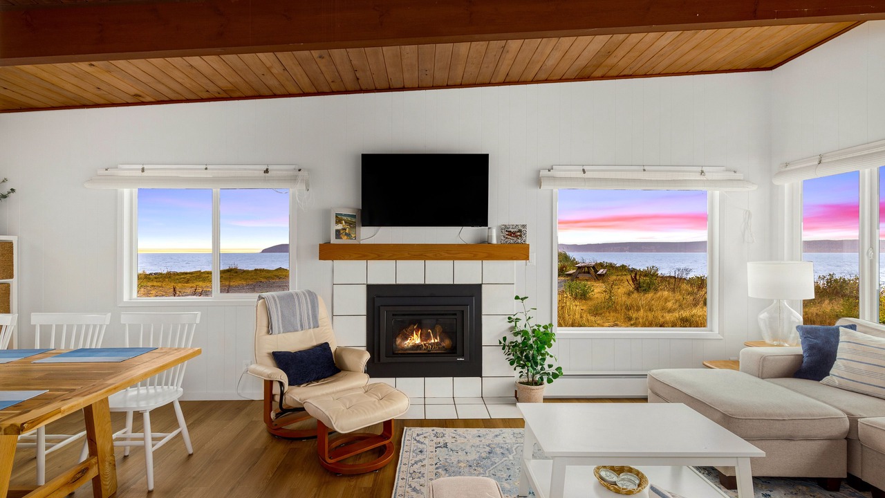 Photo of Livingroom in Langley