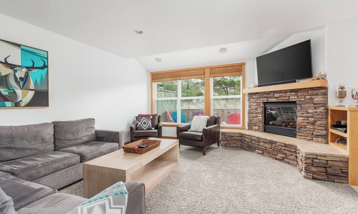 Photo of Livingroom in Shorepine Village