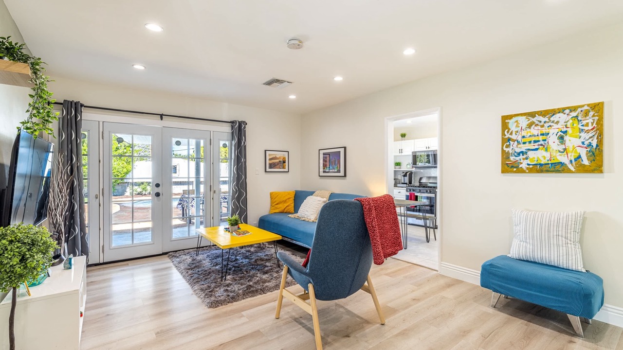 Photo of Livingroom in Tarzana