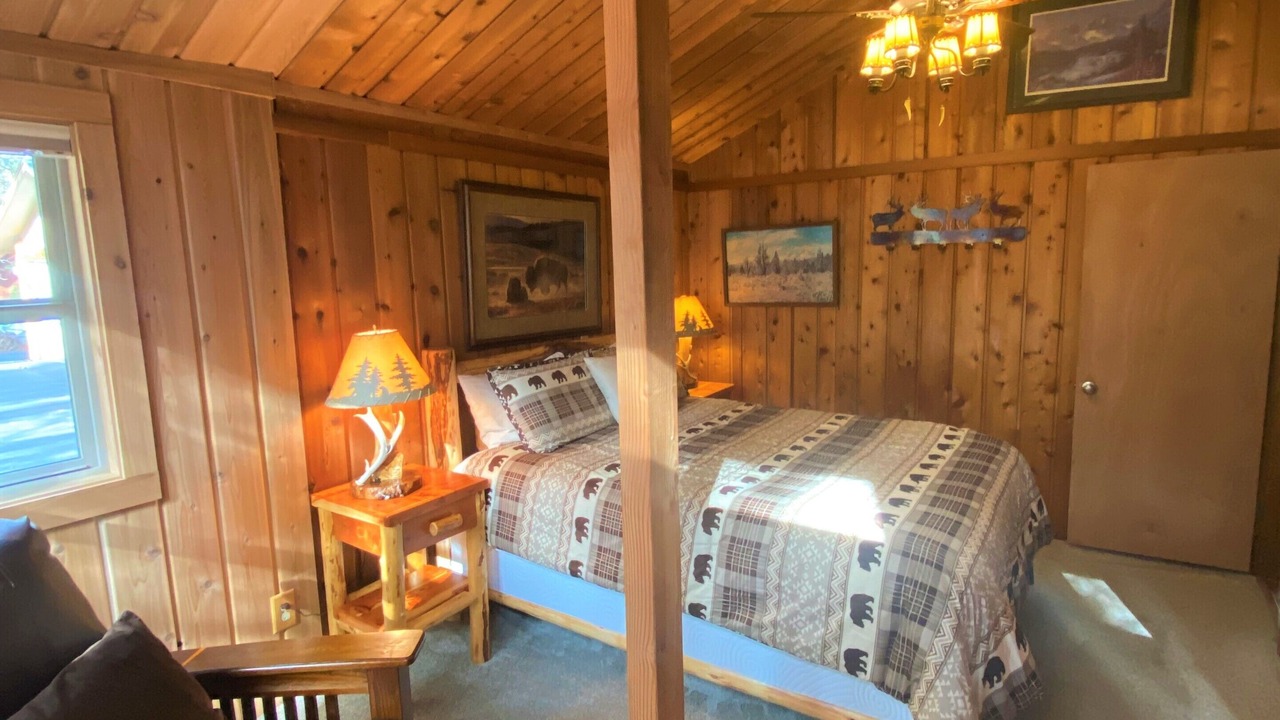 Photo of Bedroom in Sisters