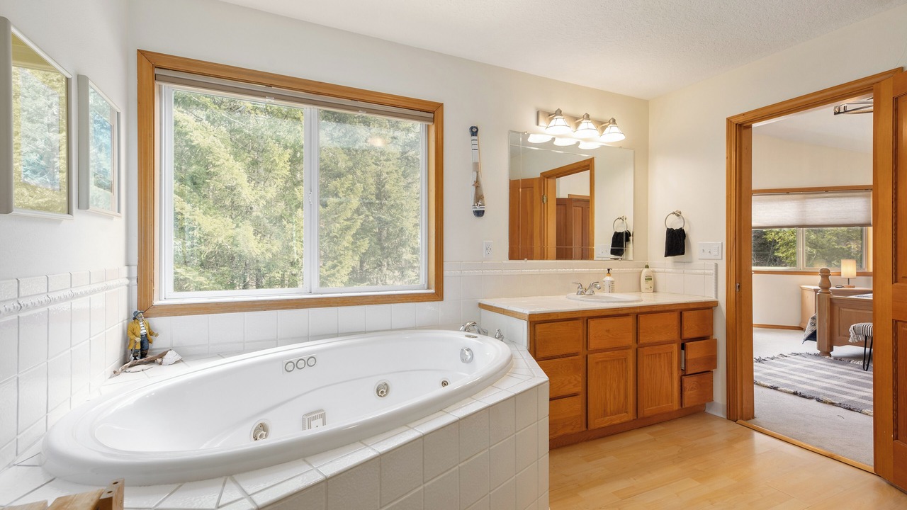 Photo of Bathroom in Rhododendron