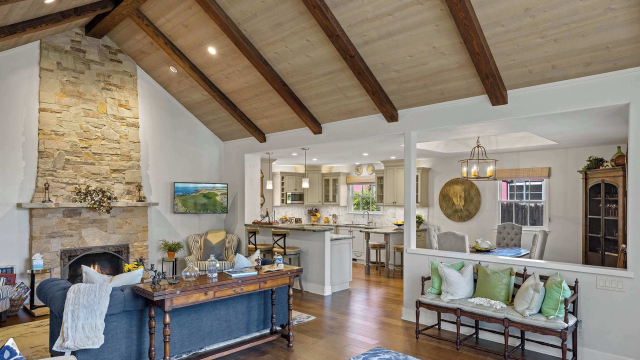 Photo of Livingroom in Northwest Carmel