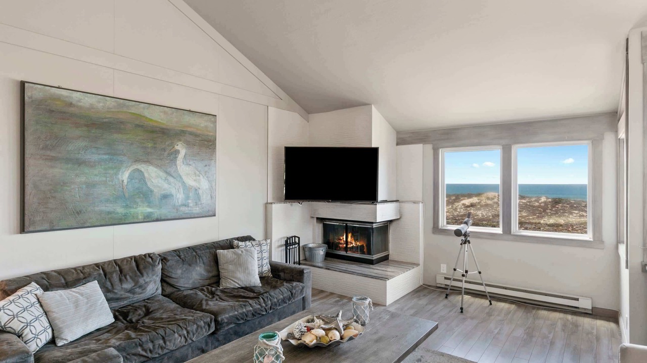 Photo of Livingroom in Castroville